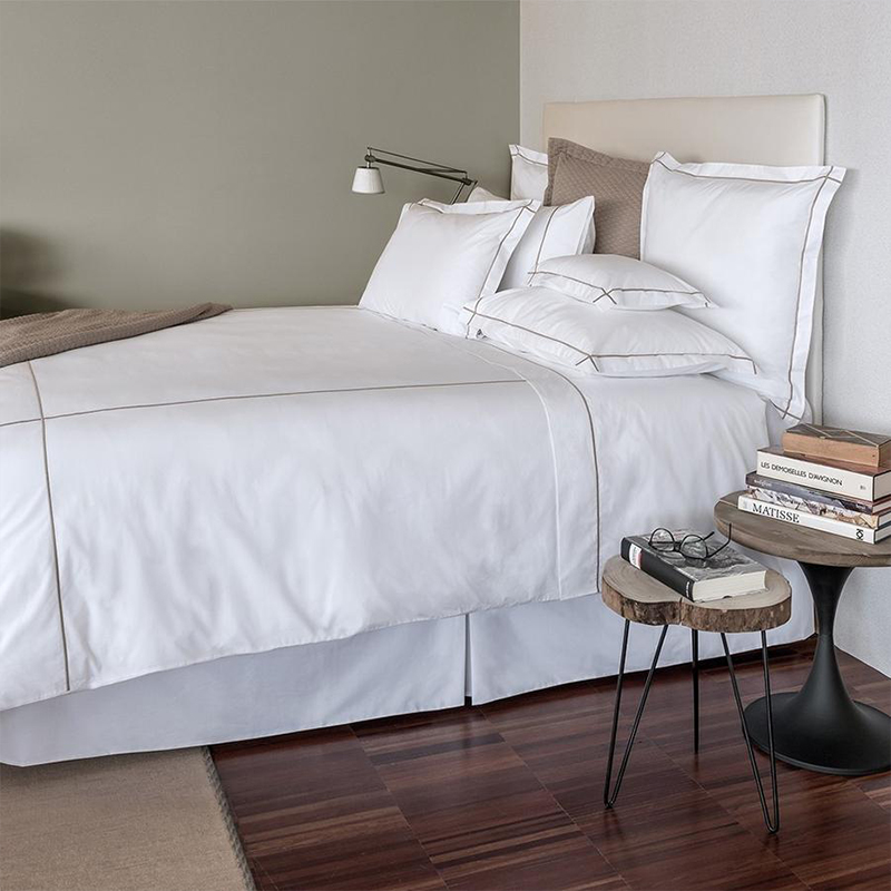 Elegant brodert hotell sengetøy hvit bomull sateen 300tc