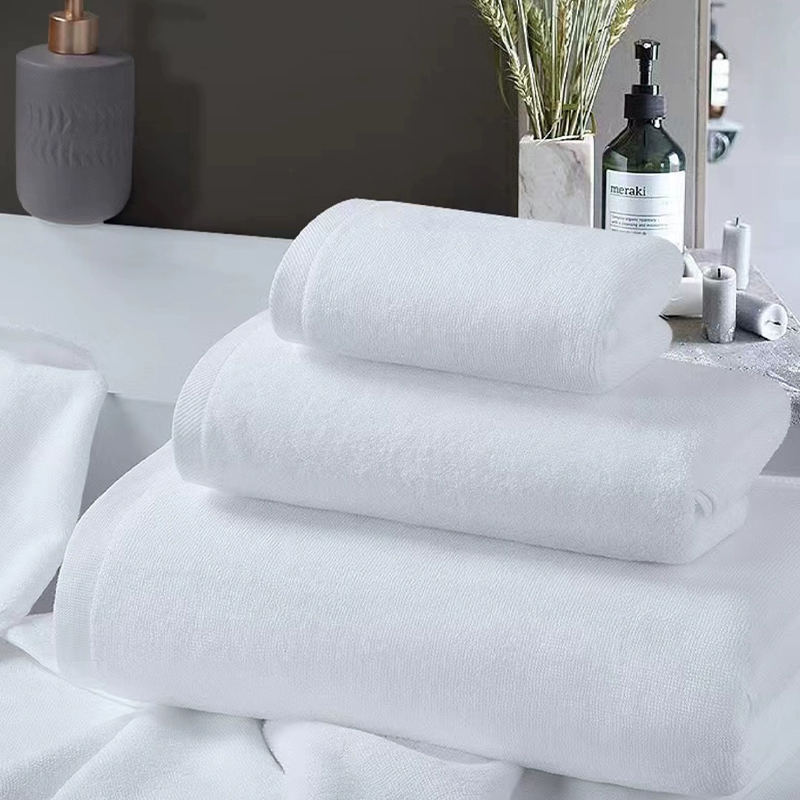 Hvordan påvirker utformingen av håndklesløyfen kombinert med den vanlige veven håndkleets absorpsjon?